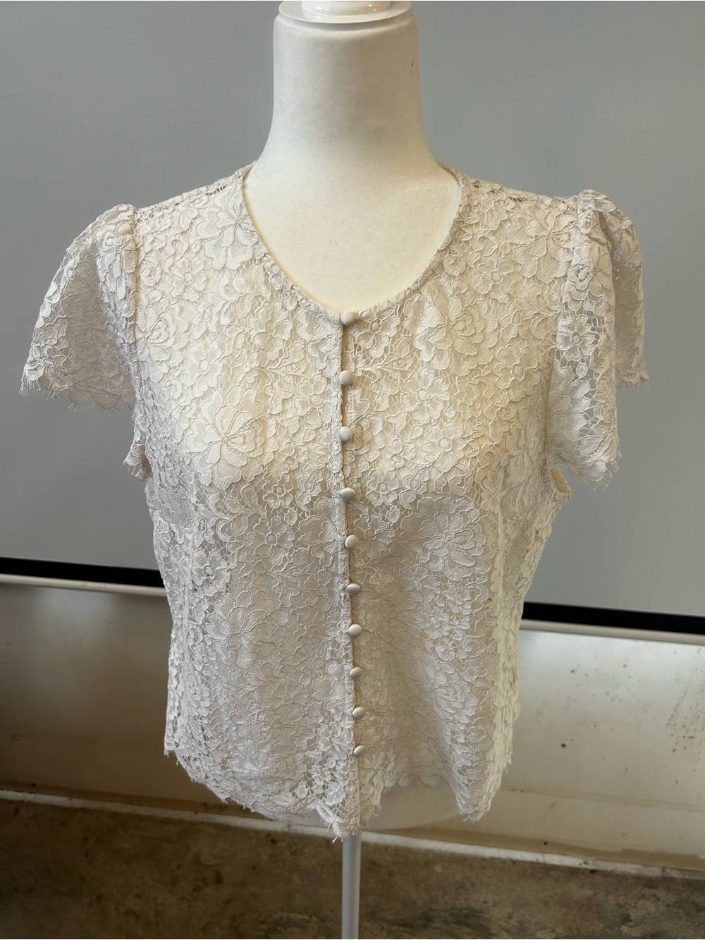 GAP Ivory Lace Button-Up Cap Sleeve Blouse